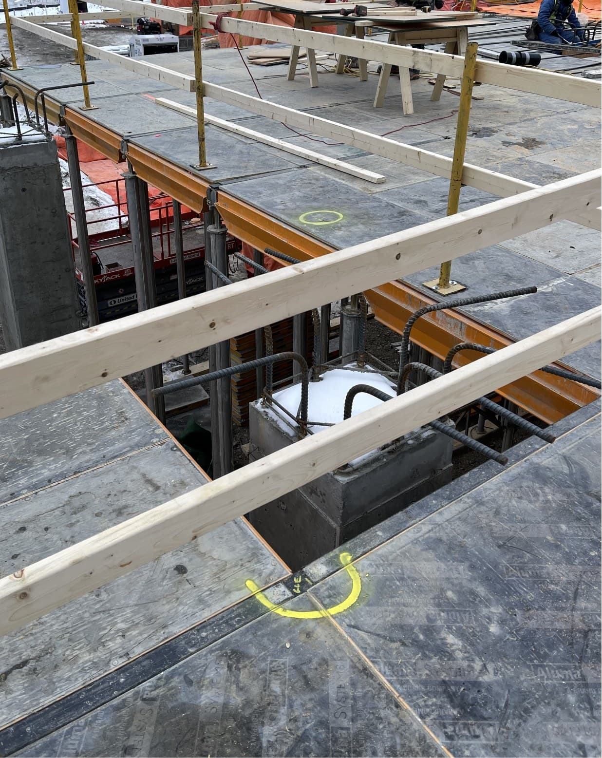 Layout marks and control lines on concrete formwork